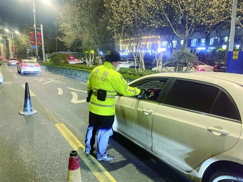 交警节前加大巡查力度(警方供图)
